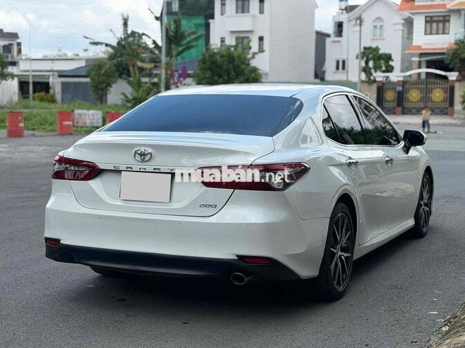 Toyota Camry 2.0Q 2022 Trắng 70.000 km
