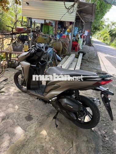 Honda Vario 150 Vàng