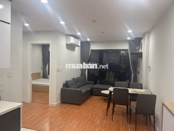 Cho thuê căn hộ 2PN tại Vinhomes Smart City, tiện ích cạnh tòa gửi xe.