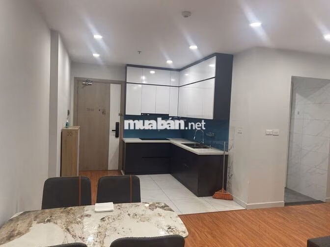 Cho thuê căn hộ 2PN tại Vinhomes Smart City, tiện ích cạnh tòa gửi xe.