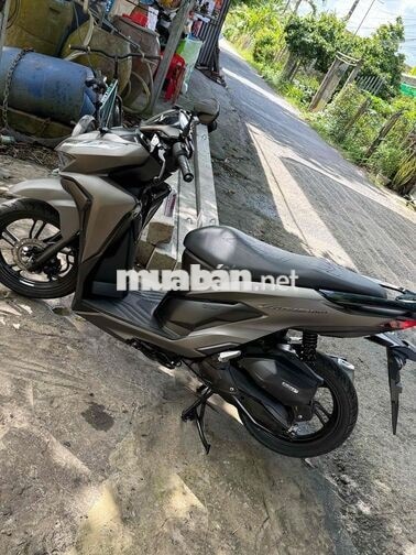 Honda Vario 150 Vàng