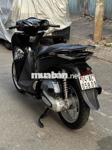Honda SH 160i cuối 2024 Đen back xe zin 9 chủ