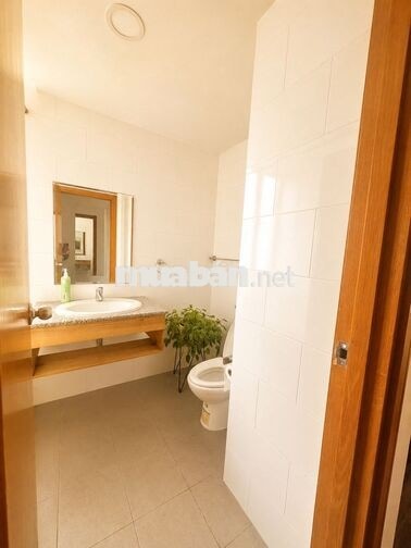 Chính chủ cho thuê 3PN 2WC Canary Heights full nội thất