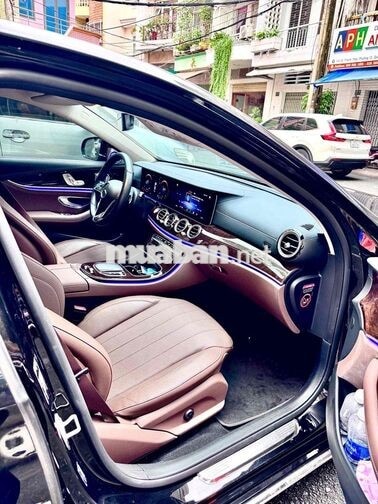 Mercedes-Benz E200 Đen 5 chỗ