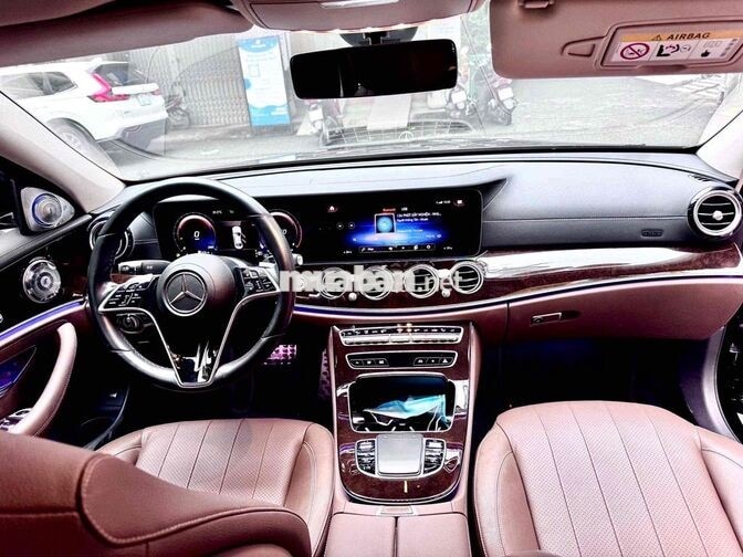 Mercedes-Benz E200 Đen 5 chỗ