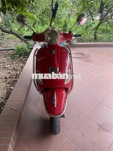 Piaggio Vespa LX 3V màu Đỏ