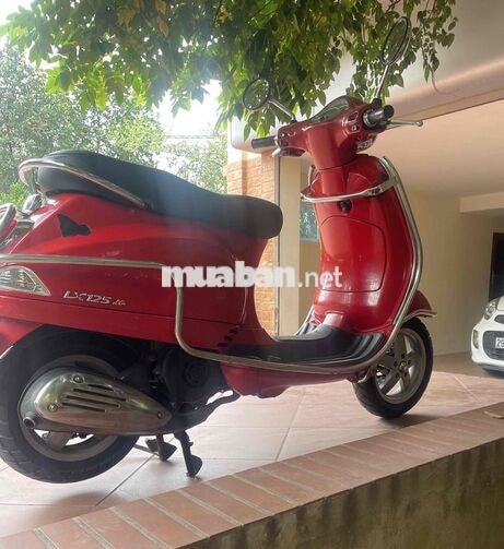 Piaggio Vespa LX 3V màu Đỏ