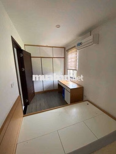 cho thuê cả nhà 4 tầng 4 ngủ. khách bếp . điện nước giá nhà nước