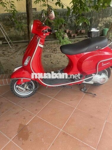 Piaggio Vespa LX 3V màu Đỏ