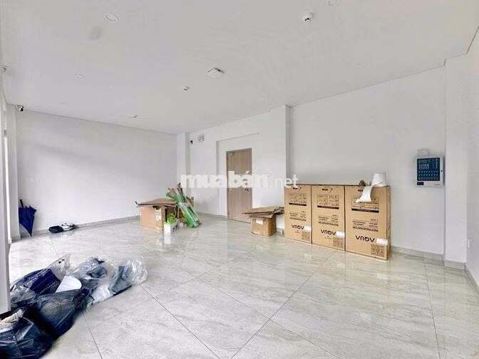 CHO THUÊ MẶT 40M2 CÓ HẦM XE P4 GIÁ 15 TR/THÁNG