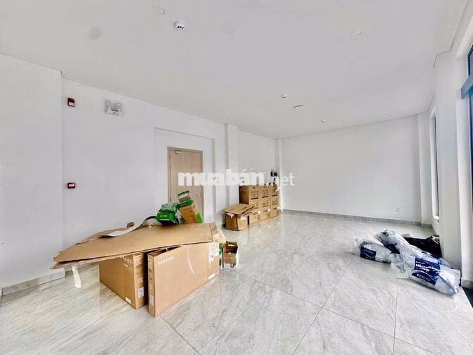 CHO THUÊ MẶT 40M2 CÓ HẦM XE P4 GIÁ 15 TR/THÁNG