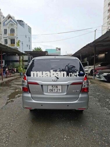 Toyota Innova 8 chỗ số sàn màu Bạc
