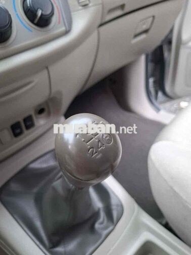 Toyota Innova 8 chỗ số sàn màu Bạc