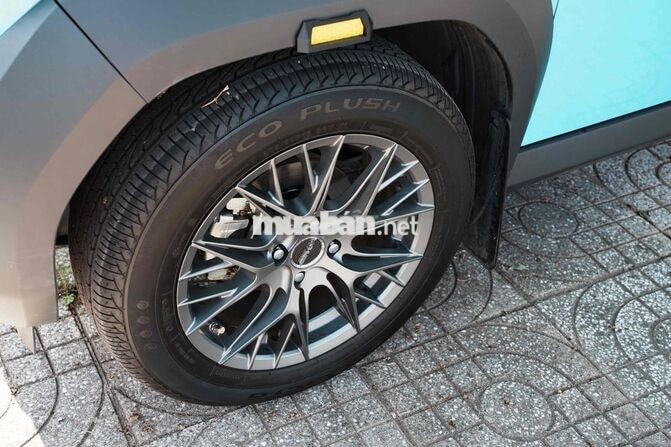 VinFast VF3 Xanh - Nóc trắng 2 vạn km