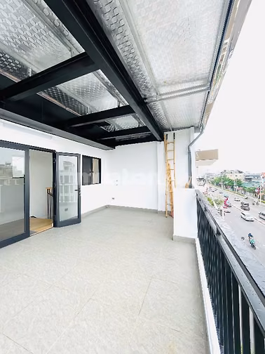 Bán nhà mặt phố 5 tầng, đường Âu Cơ, phía lẻ Hồ Tây