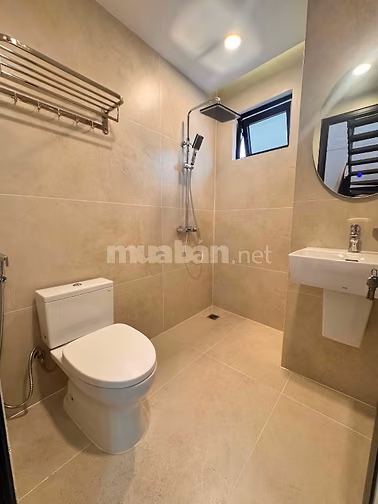 Bán nhà mặt phố 5 tầng, đường Âu Cơ, phía lẻ Hồ Tây