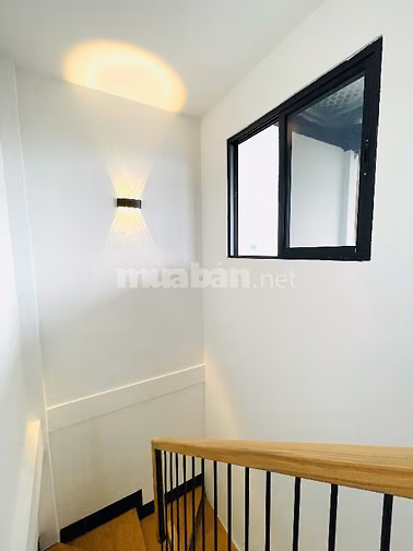 Bán nhà mặt phố 5 tầng, đường Âu Cơ, phía lẻ Hồ Tây