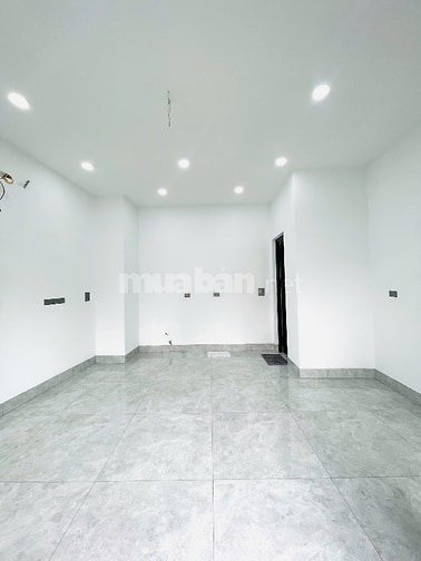 Bán nhà mặt phố 5 tầng, đường Âu Cơ, phía lẻ Hồ Tây