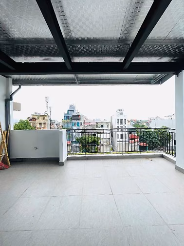 Bán nhà mặt phố 5 tầng, đường Âu Cơ, phía lẻ Hồ Tây