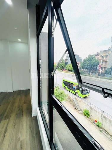 Bán nhà mặt phố 5 tầng, đường Âu Cơ, phía lẻ Hồ Tây