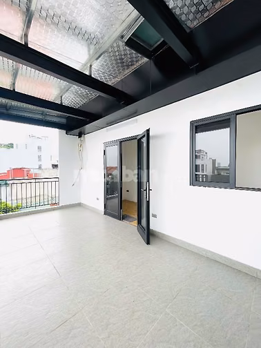 Bán nhà mặt phố 5 tầng, đường Âu Cơ, phía lẻ Hồ Tây