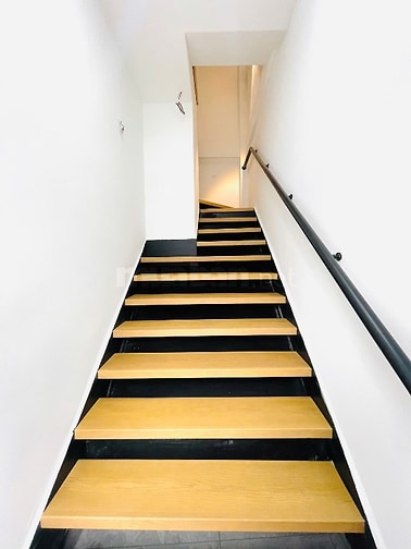Bán nhà mặt phố 5 tầng, đường Âu Cơ, phía lẻ Hồ Tây