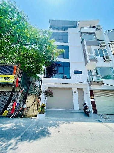 Bán nhà mặt phố 5 tầng, đường Âu Cơ, phía lẻ Hồ Tây