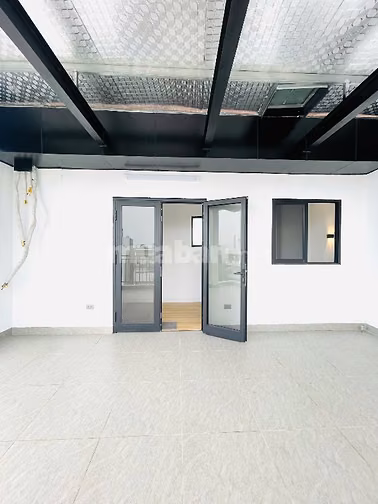 Bán nhà mặt phố 5 tầng, đường Âu Cơ, phía lẻ Hồ Tây