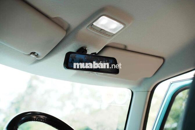 VinFast VF3 Xanh - Nóc trắng 2 vạn km