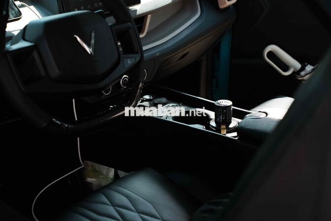 VinFast VF3 Xanh - Nóc trắng 2 vạn km
