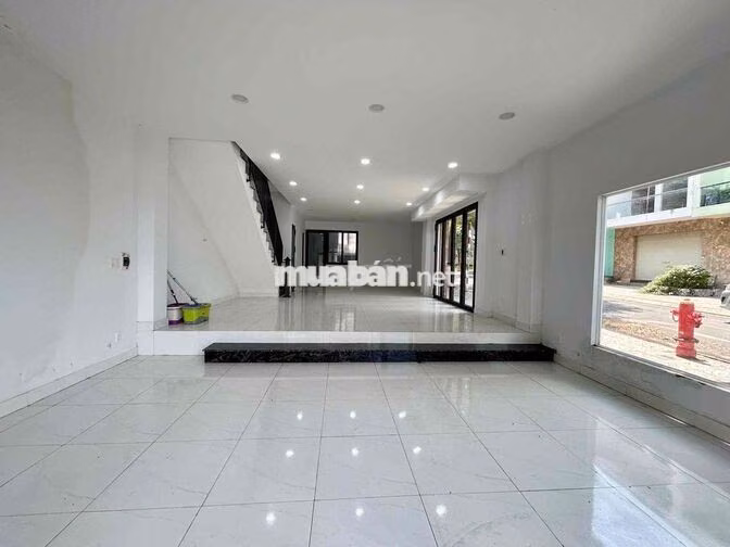 Cho thuê nhà 1 trệt 2 lầu góc 2 mặt tiền đường nhánh Đồng Khởi, Lý Văn