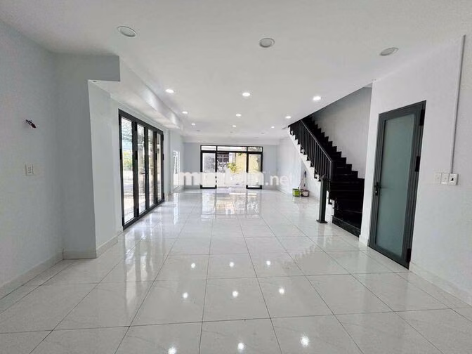 Cho thuê nhà 1 trệt 2 lầu góc 2 mặt tiền đường nhánh Đồng Khởi, Lý Văn