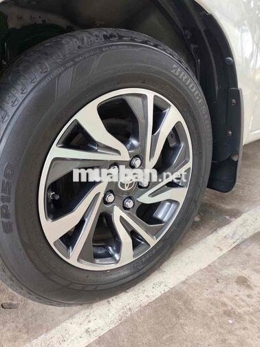 Toyota Innova 2.0G AT 2020 Trắng