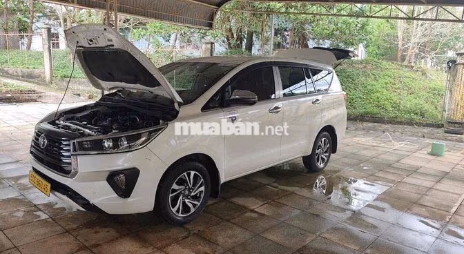 Toyota Innova 2.0G AT 2020 Trắng