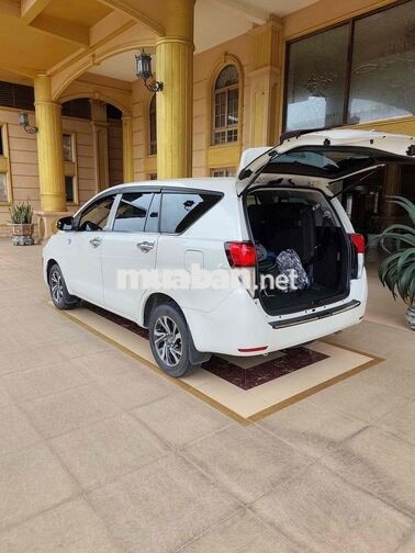 Toyota Innova 2021 Trắng 8 chỗ
