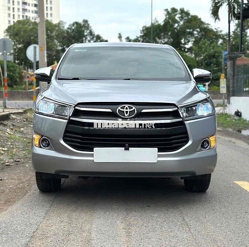 Toyota Innova E 2018 Bạc 9 vạn km giá tốt