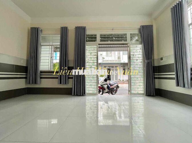 Nhà Cho Thuê Khu Dân Cư Hoàng Quân, 3 phòng ngủ có máy lạnh, đậu ô tô