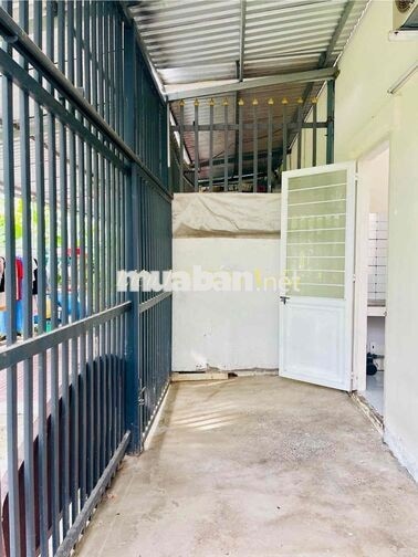 Nhà Cho Thuê Khu Dân Cư Hoàng Quân, 3 phòng ngủ có máy lạnh, đậu ô tô