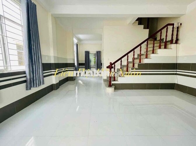 Nhà Cho Thuê Khu Dân Cư Hoàng Quân, 3 phòng ngủ có máy lạnh, đậu ô tô