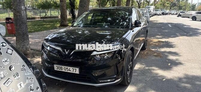 Vinfast VF8 Eco CATL 2023 Đen 4v1 km
