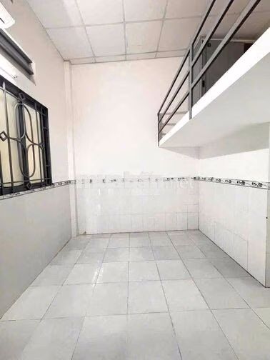 Phòng tầng trệt giá rẻ, gác cao 1m9