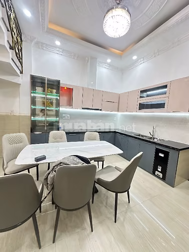 Vị trí đẹp giá quá hời 6 tỷ có nhà 5 tầng 