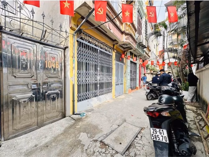 Ô TÔ ĐỖ CỬA - NGÕ THÔNG - 52M2 NHỈNH 2 TỶ