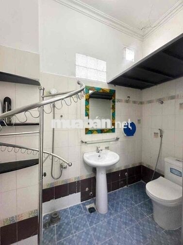 DUPLEX GÁC CAO CỬA SỔ LỚN BẠCH ĐẰNG NẰM PHÍA SAU ĐẠI HỌC UEF
