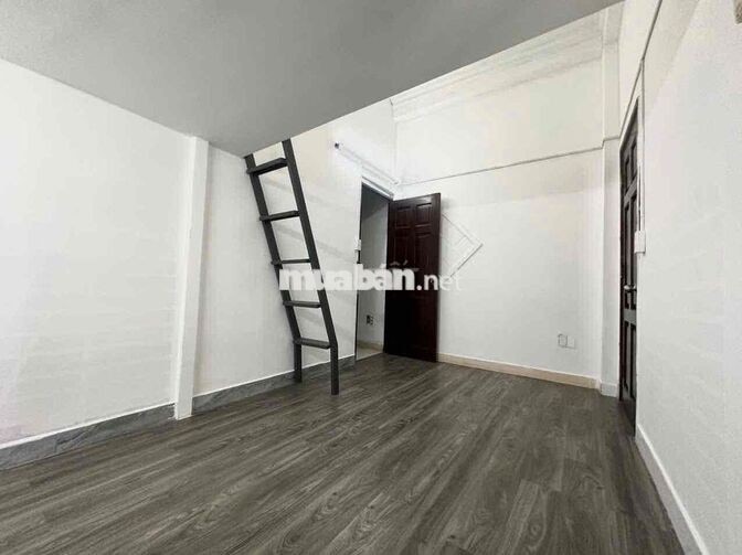 DUPLEX GÁC CAO CỬA SỔ LỚN BẠCH ĐẰNG NẰM PHÍA SAU ĐẠI HỌC UEF