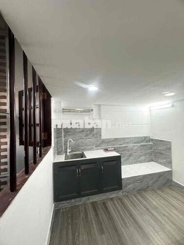 DUPLEX GÁC CAO CỬA SỔ LỚN BẠCH ĐẰNG NẰM PHÍA SAU ĐẠI HỌC UEF
