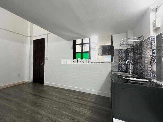 DUPLEX GÁC CAO CỬA SỔ LỚN BẠCH ĐẰNG NẰM PHÍA SAU ĐẠI HỌC UEF