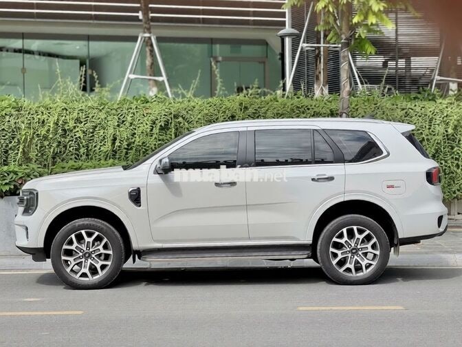 Ford Everest Titanium 2023 2.0L 4x2 AT Trắng