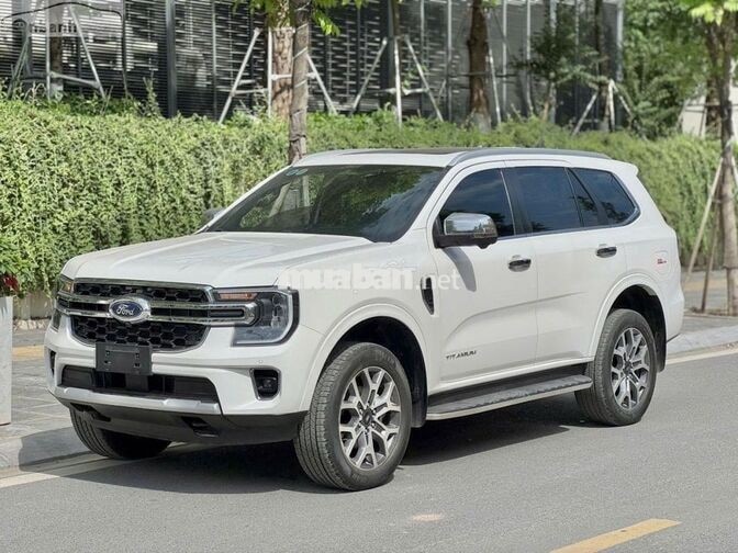 Ford Everest Titanium 2023 2.0L 4x2 AT Trắng