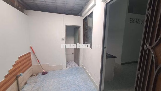 Nhà nguyên căn cho thuê bà điểm,4 phòng ngủ,đường xe tải